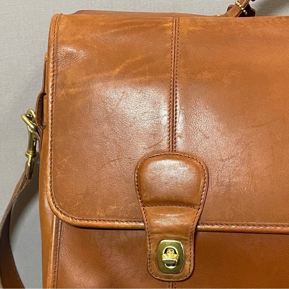 VINTAGE 90s Coach Turnlock Briefcase A8S-0546, British Tan, Brass Hardware - Picture 4 of 16